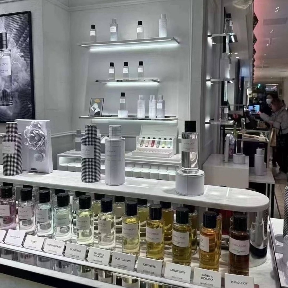 Dior fabric store display - Picture 4 of 6
